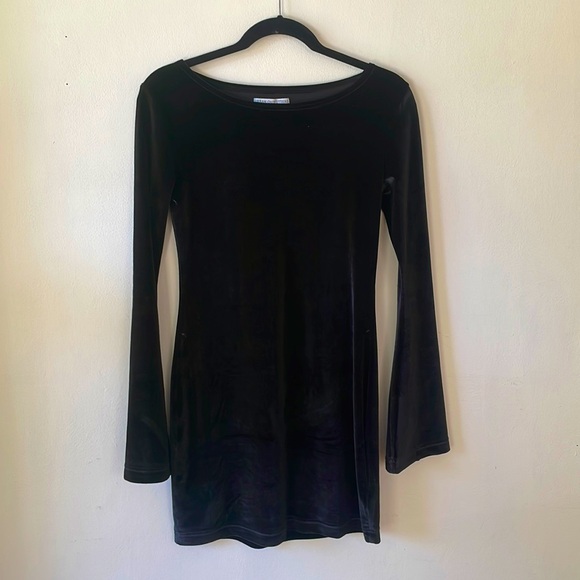 Urban outfitters velvet dress w/ bell sleeves 🖤 - Picture 2 of 5
